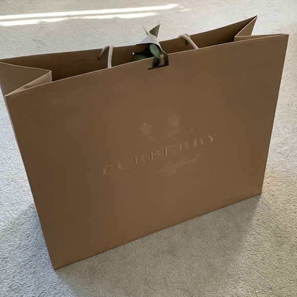 Burberry Shopping Bag (authentic) - Picture 2 of 14